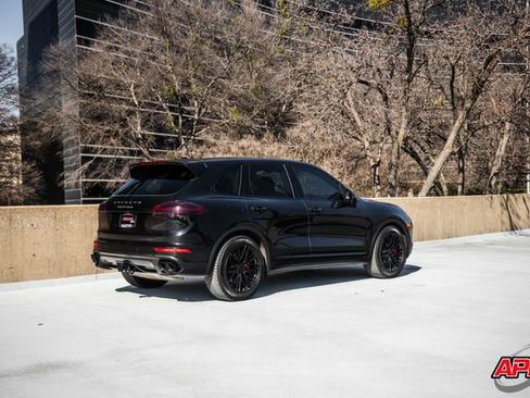 Used 2015 Porsche Cayenne Turbo image 48