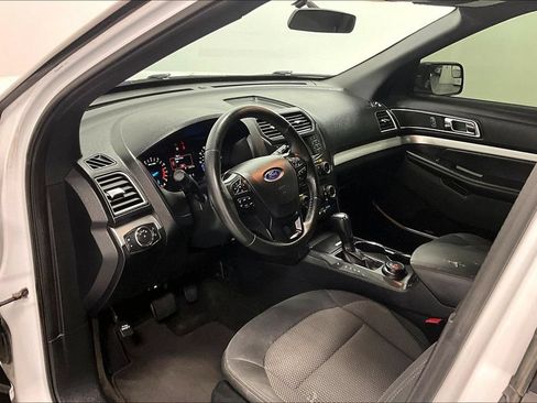 Used 2017 Ford Explorer XLT AWD/4WD image 16
