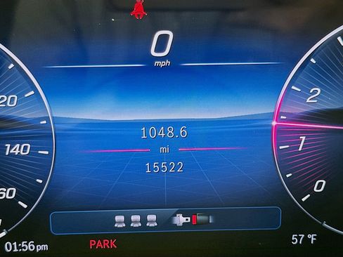 Used 2025 Mercedes-Benz GLC 300 image 13