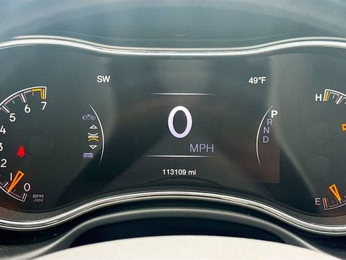 Used 2019 Jeep Grand Cherokee Altitude image 11