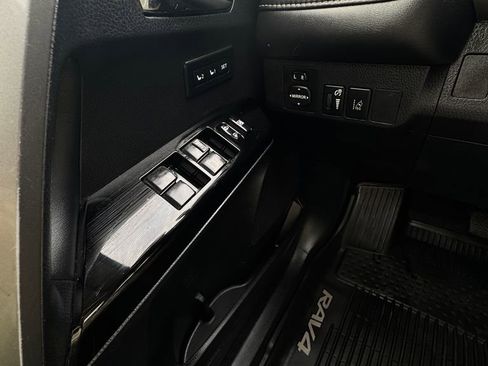 Used 2017 Toyota RAV4 Limited AWD/4WD image 17