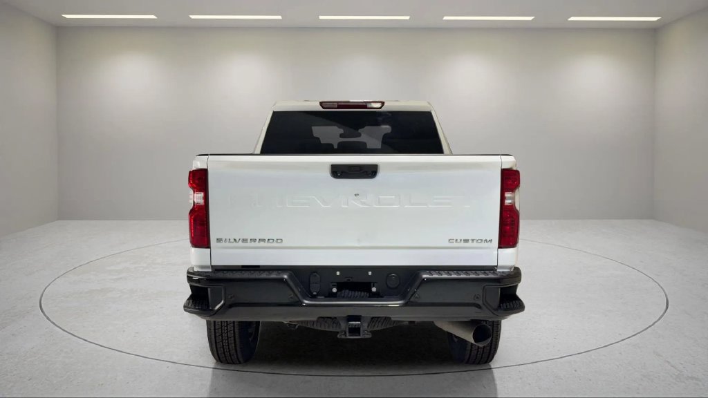 Used 2024 Chevrolet Silverado 2500 Custom AWD/4WD image 4