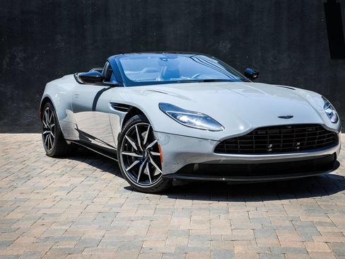 Used 2022 Aston Martin DB11 Volante RWD image 32