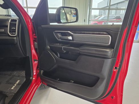 Used 2022 RAM 1500 Big Horn AWD/4WD image 9