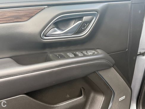 Used 2022 Chevrolet Suburban LT image 17