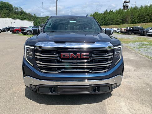 Used 2022 GMC Sierra 1500 SLT w/ SLT Premium Plus Package AWD/4WD image 13