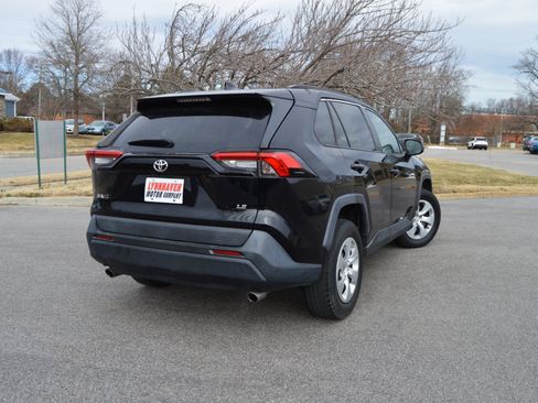 Used 2020 Toyota RAV4 LE image 4