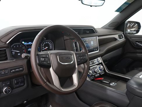 Used 2021 GMC Yukon Denali w/ Denali Premium Package image 28