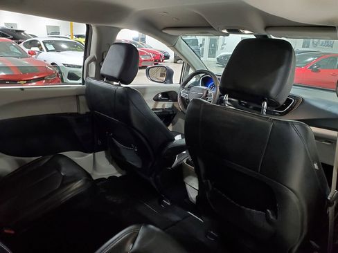 Used 2020 Chrysler Voyager Lxi FWD image 20