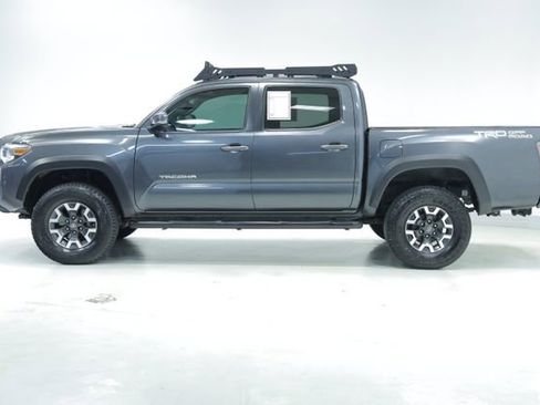 Used 2020 Toyota Tacoma TRD Off-Road image 4