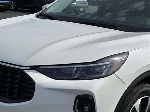 Used 2023 Ford Escape Platinum image 7