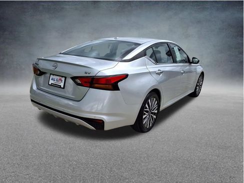 Used 2024 Nissan Altima 2.5 SV FWD image 8