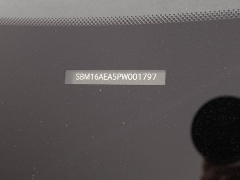 Used 2023 McLaren Artura image 40