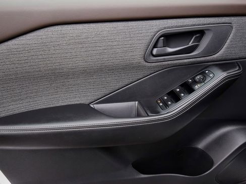 Used 2022 Nissan Rogue S image 26