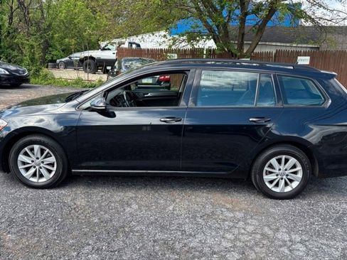 Used 2019 Volkswagen Golf S FWD image 11