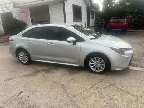 Used 2022 Toyota Corolla LE FWD image 4