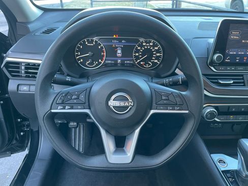 Used 2025 Nissan Altima 2.5 SV image 27