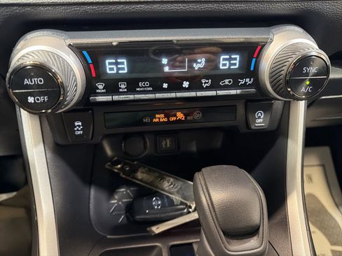 Used 2025 Toyota RAV4 XLE image 29