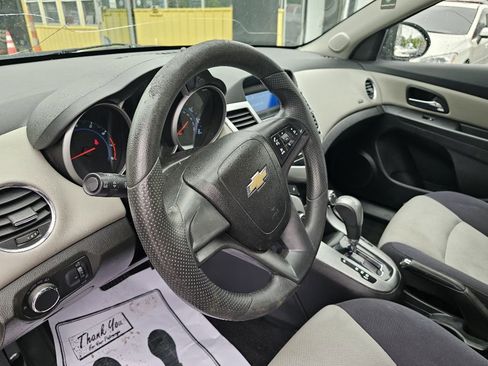 Used 2014 Chevrolet Cruze LS FWD image 17