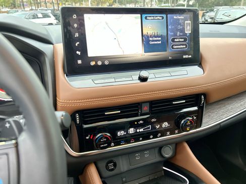 Used 2025 Nissan Rogue Platinum w/ Platinum Premium Package image 24