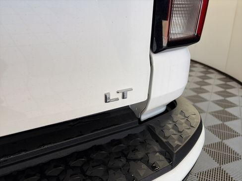Certified 2024 Chevrolet Colorado LT w/ LT Convenience Package AWD/4WD image 17