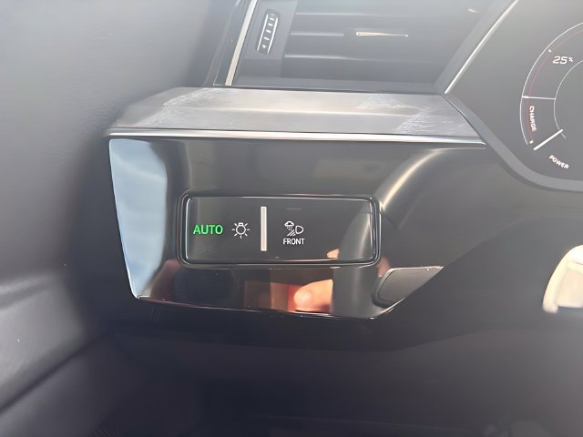 Used 2024 Audi Q8 e-tron Premium Plus AWD/4WD image 17