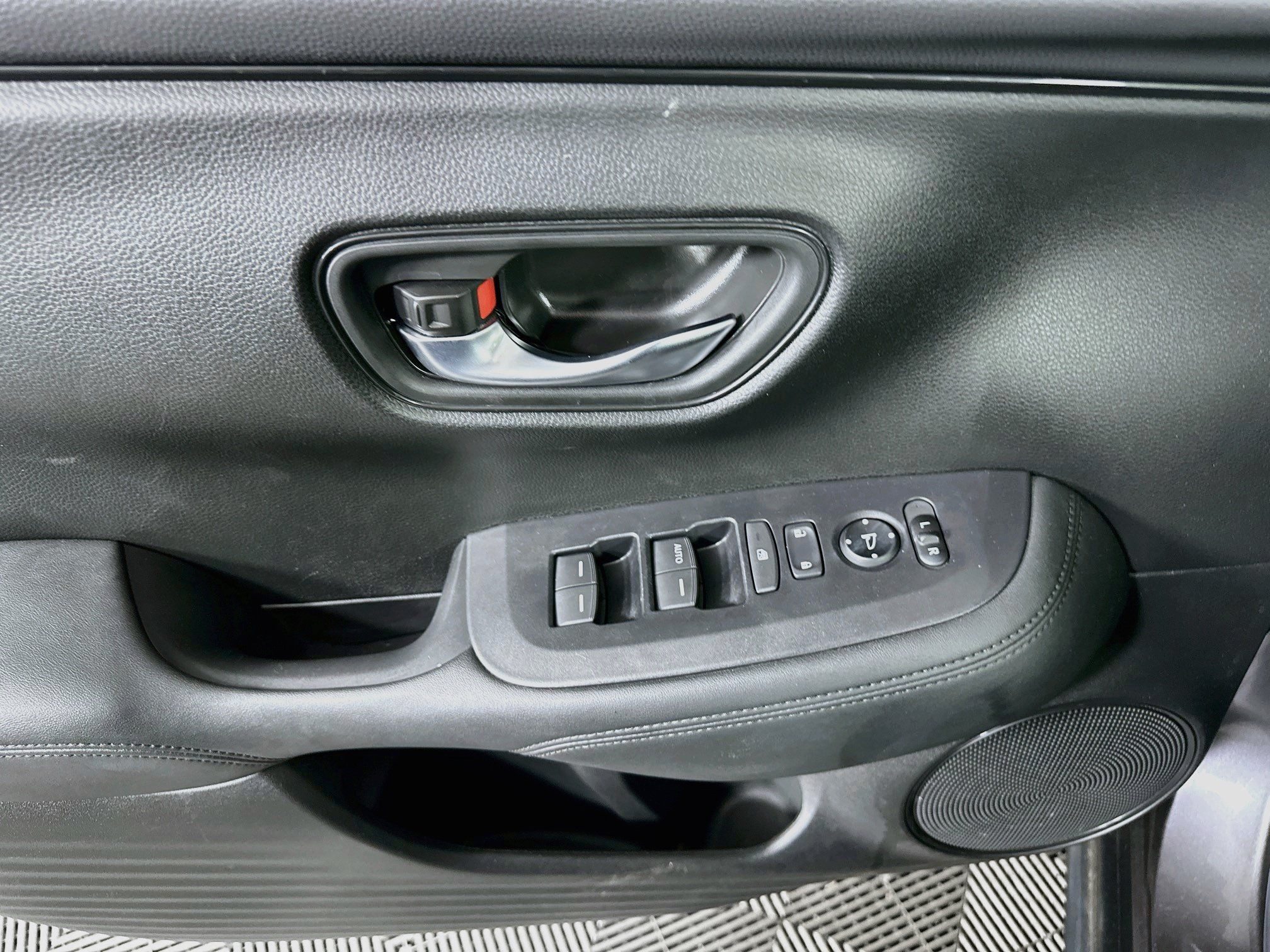 Used 2024 Honda HR-V LX image 15