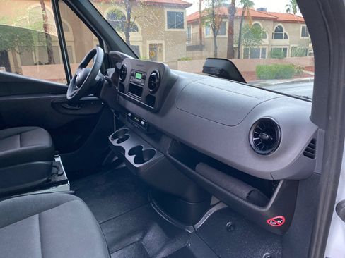 Used 2025 Mercedes-Benz Sprinter 2500 image 42