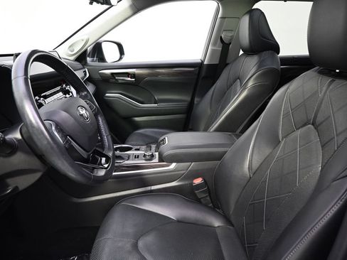 Used 2021 Toyota Highlander Platinum AWD/4WD image 13