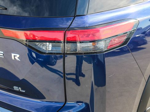 Used 2023 Nissan Pathfinder SL image 10