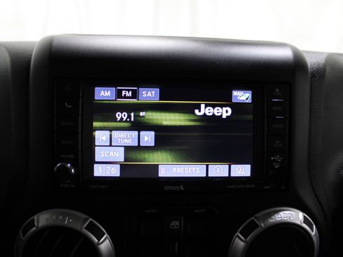 Used 2015 Jeep Wrangler Unlimited Sahara w/ Connectivity Group image 12