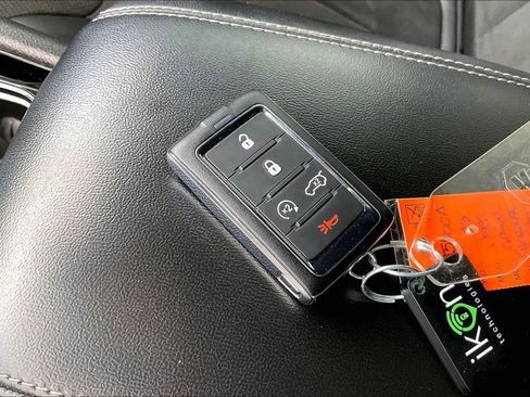 Used 2023 Jeep Grand Cherokee L Laredo image 10