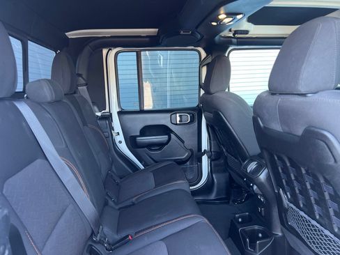 Used 2023 Jeep Gladiator Mojave AWD/4WD image 20
