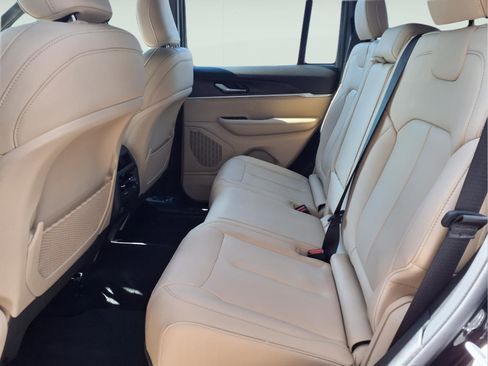 New 2025 Jeep Grand Cherokee Limited image 9