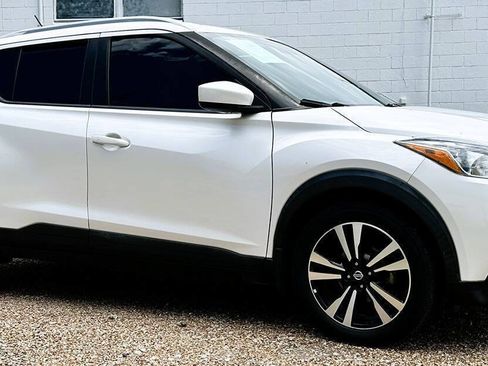 Used 2019 Nissan Kicks SV FWD image 11