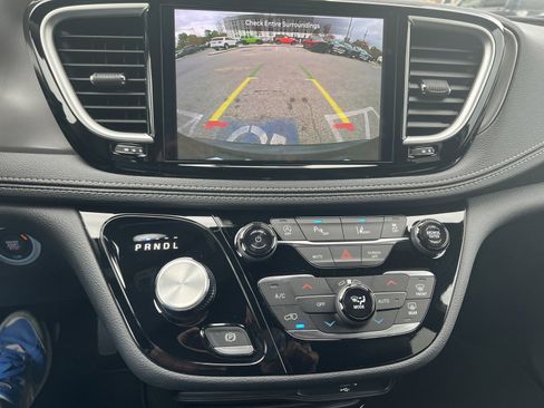 New 2026 Chrysler Pacifica Select image 25