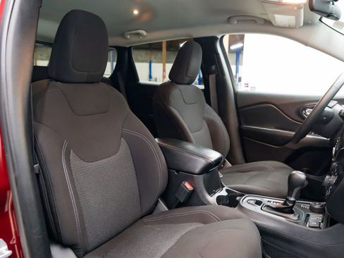 Used 2020 Jeep Cherokee Latitude image 28