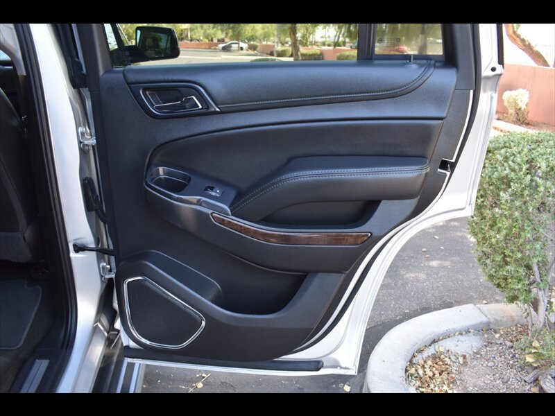 Used 2018 Chevrolet Tahoe LT w/ Luxury Package RWD image 28