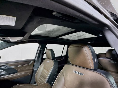 New 2026 GMC Acadia Denali Ultimate w/ LPO, Floor Liner Package image 17