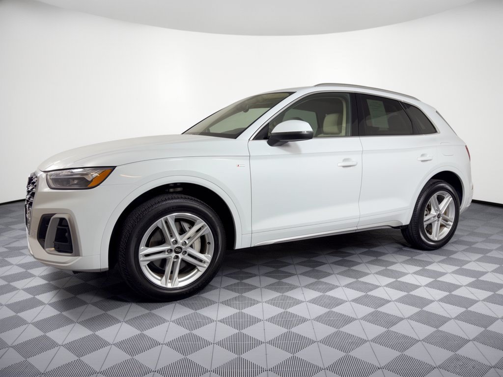 Used 2024 Audi Q5 e Premium w/ Convenience Package AWD/4WD image 2