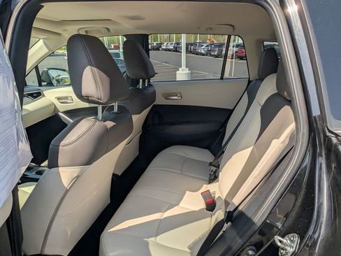 Used 2023 Toyota Corolla Cross XLE w/ Convenience Package FWD image 9