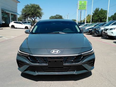 Used 2026 Hyundai Elantra SE FWD image 2