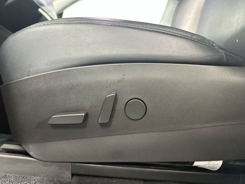 Used 2020 Tesla Model Y Long Range image 16