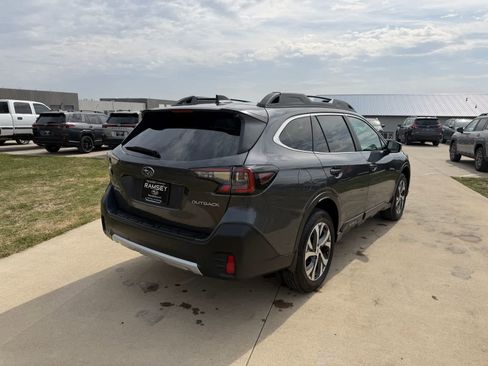 Used 2022 Subaru Outback Limited image 6