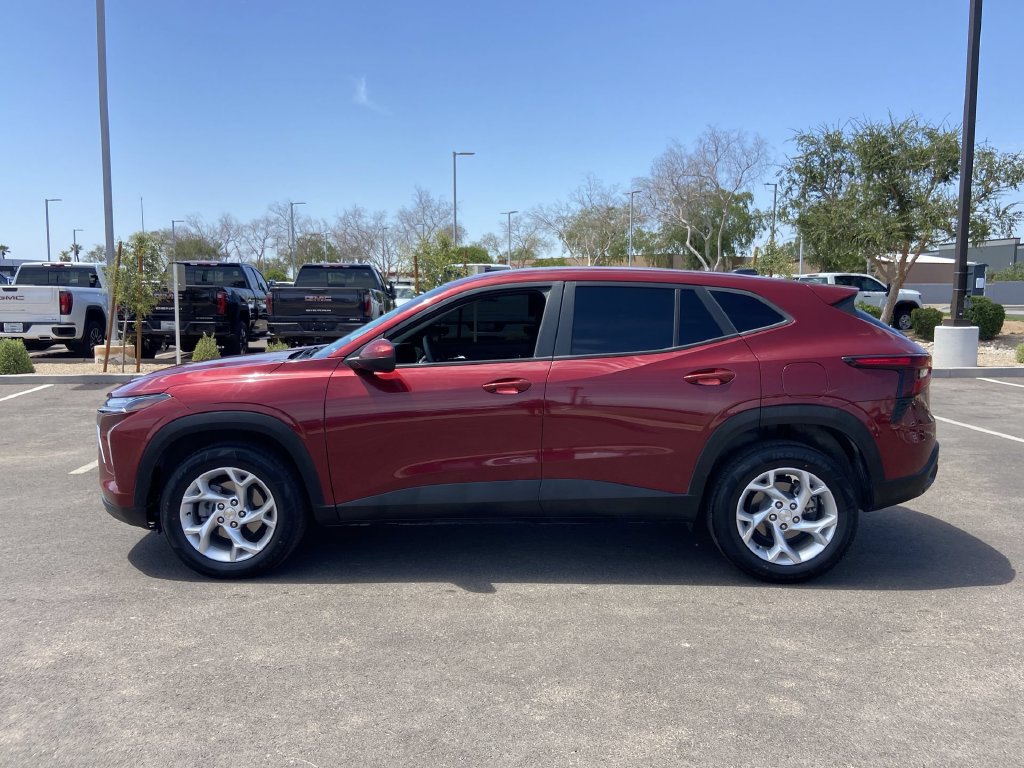 Used 2024 Chevrolet Trax LS w/ LS Convenience Package FWD image 4