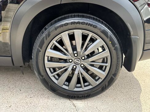 Used 2022 Nissan Pathfinder SL w/ SL Premium Package image 4