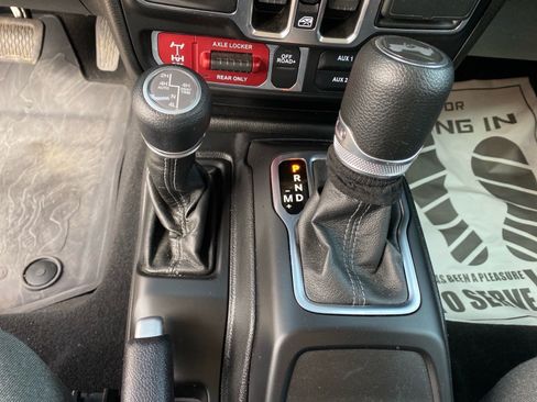 Used 2025 Jeep Wrangler Unlimited Sport S 4xe AWD/4WD image 12