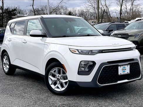 Used 2022 Kia Soul LX w/ Technology Package image 2