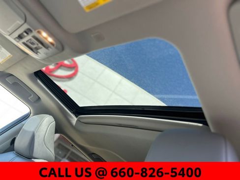 Used 2022 Toyota Highlander XLE image 18