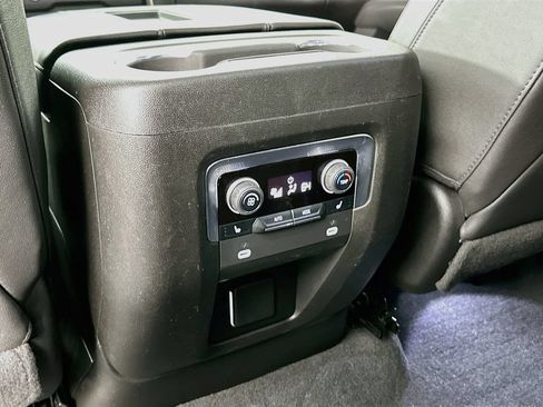 Used 2023 Chevrolet Suburban High Country AWD/4WD image 26